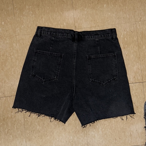 EUC Natasha Short in Vintage Black Wash Jean Shorts Size 32 - Picture 6 of 16